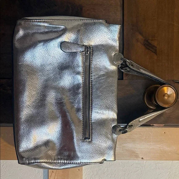 GUESS Metallic Silver Shoulder Bag - Picture 4 of 4
